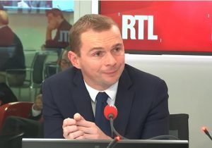 FRANCE: La "modernisation" du PS va coûter des emplois