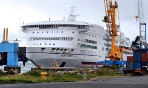 Un incendie se déclare sur le ferry entre l'Angleterre et l'Espagne et les passagers débarquent en France