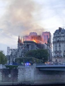 Un étudiant de l'UNL étudiant en France est témoin d'un incendie dévastateur à Notre Dame | Nouvelles