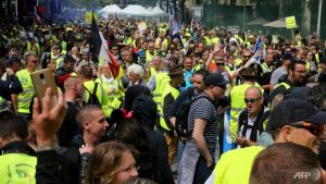 Les «vestes jaunes» françaises marquent six mois de manifestations, les chiffres diminuant