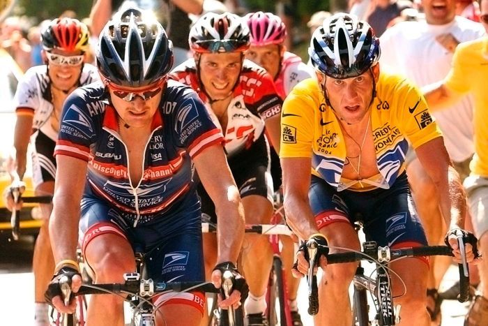 Lance Armstrong aux côtés de Floyd Landis pendant le Tour de France