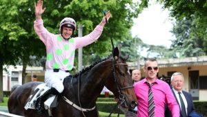 Joy pour Paul Townend sur Benie Des Dieux après leur victoire en tant que champion de France Hurdle