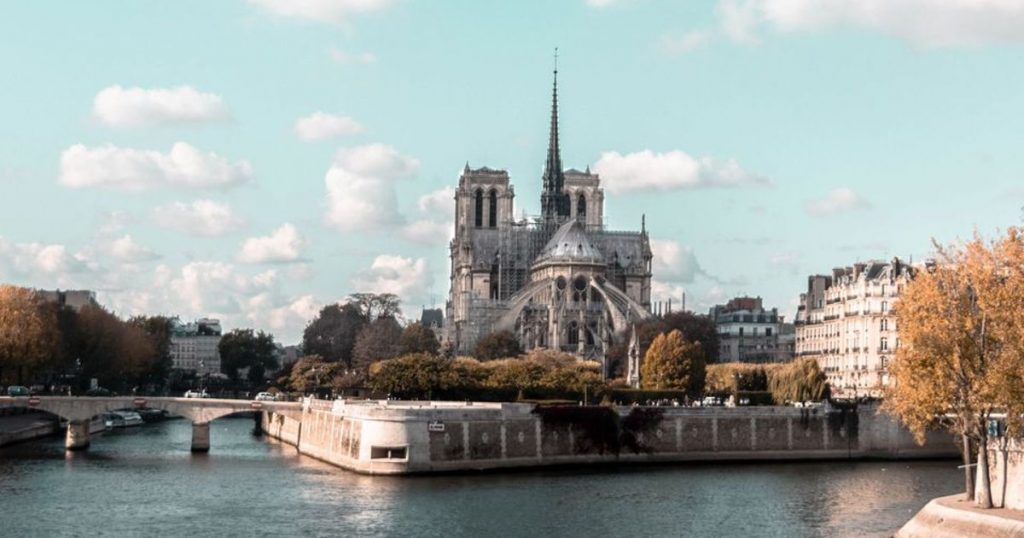 Le Sénat français dit que Notre Dame doit être restaurée «de la même manière qu'avant»