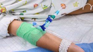 Un médecin français tueur en série accusé d'avoir empoisonné plus de 50 patients pour les réanimer et impressionner ses collègues - RT World News