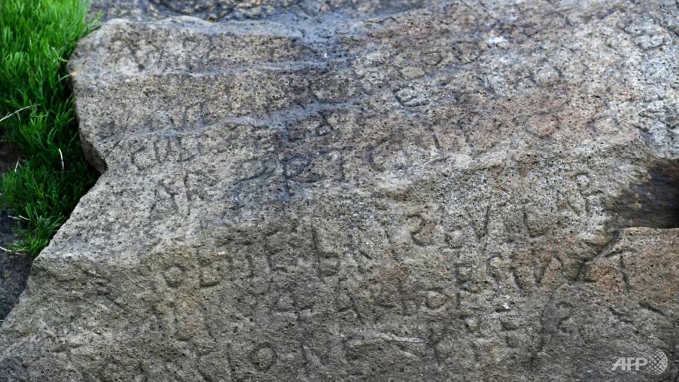Un village français offre une récompense pour déchiffrer sa «pierre de Rosette»