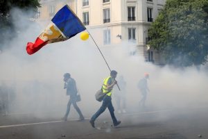 La participation à la manifestation de la "veste jaune" en France frappe fraîchement le bas | Nouvelles du monde