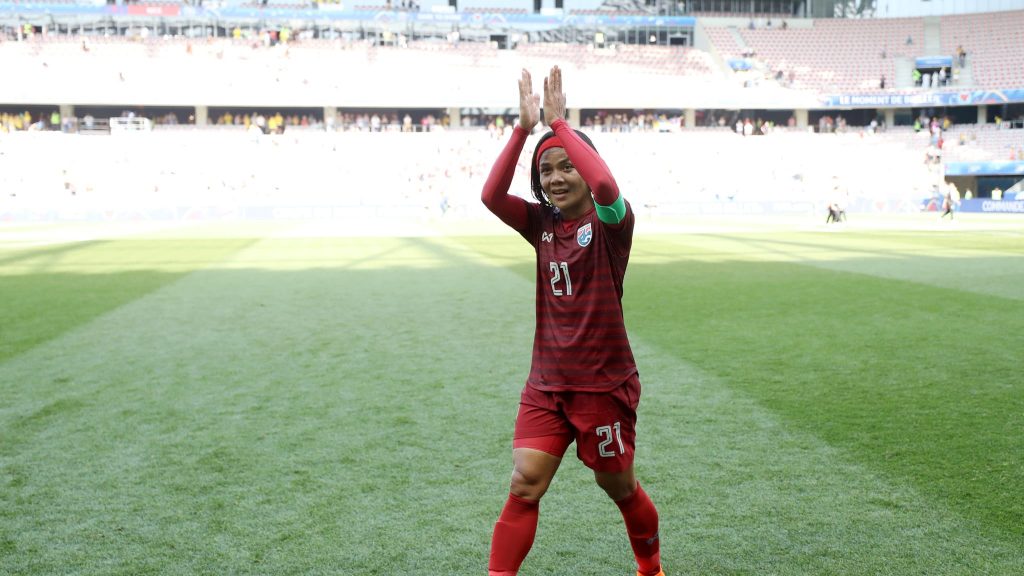 Coupe du Monde Féminine de la FIFA, France 2019 ™ - Actualités - La buteuse Kanjana félicite les fidèles thaïlandais