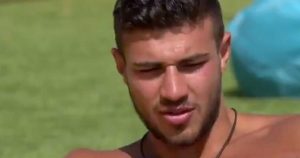 Les fans de Love Island incrédules alors que Tommy se trompe de date dans la Première Guerre mondiale et dans la capitale française