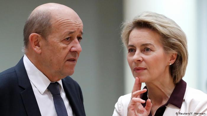 Le ministre français des Affaires étrangères, Jean-Yves Le Drian, et la ministre allemande de la Défense, Ursula von der Leyen (Reuters / Y. Herman)