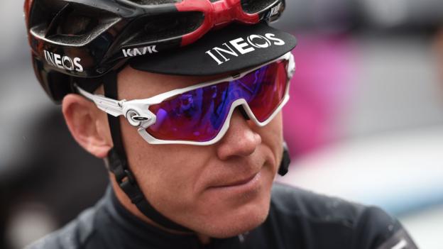 Chris Froome quitte le Tour de France après s'être fracturé le fémur, le coude et les côtes dans une collision à grande vitesse
