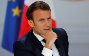 Emmanuel Macron gagne le soutien conservateur alors que le parti républicain français fait face à l'oubli