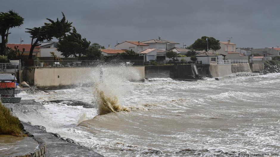 France: La tempête Miguel laisse 3 morts après le chavirement d'un bateau de sauvetage | Nouvelles | DW