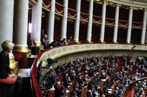 Les législateurs français débattent d'un projet de loi controversé visant à réprimer le discours de haine en ligne | Voix de l'amérique