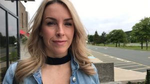 Crinière de trônes: N.L. La styliste s'est rendue en France pour le mariage de Sophie Turner-Joe Jonas