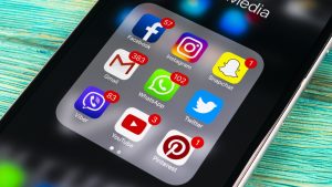 La loi sur le discours de haine en ligne en France met la pression sur les sites de médias sociaux | Nouvelles