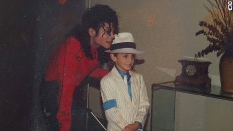 Michael Jackson photographié avec Wade Robson, dans une image du documentaire "Quitter Neverland."