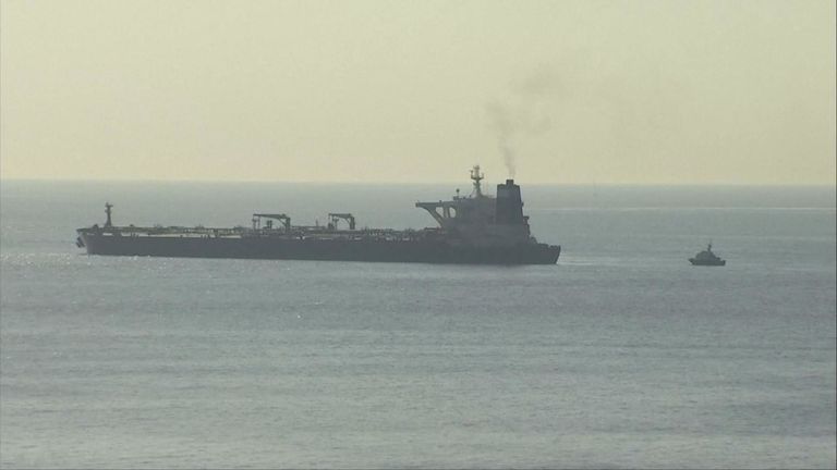 Les autorités ont indiqué qu'il y avait lieu de croire que le navire, appelé le Grace 1, transportait du pétrole brut à la raffinerie de Baniyas en Syrie.
