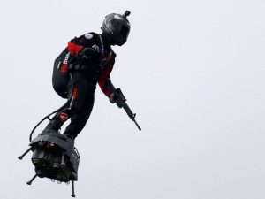 Le français 'Green Goblin' veut voler de France en Angleterre avec son Flyboard à réaction