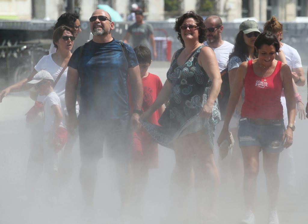 Paris brise une température sans précédent alors qu'une vague de chaleur meurtrière s'empare de l'Europe