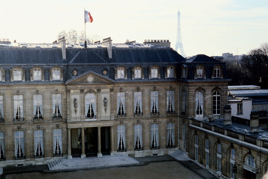 Des centaines d’œuvres d’art ont été volées au palais présidentiel français au cours des dernières décennies. Les employés sont à blâmer?