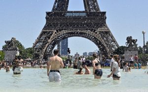 La France se prépare à la deuxième vague de chaleur face aux craintes d'un pic de pollution