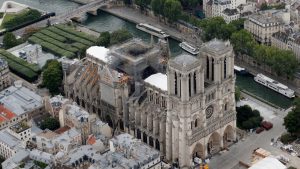 La vague de chaleur en France pourrait effondrer le toit de Notre Dame, craint l'architecte en chef - RT World News