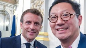 Le président de l'UBC a pris cette photo avec le président français lors d'une réunion "extraordinaire"