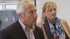 Le travail "frappant" effectué auprès d'enfants autistes inspire la visite du maire français | 1 NOUVELLES MAINTENANT