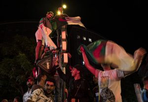 Les supporters de football algériens lancent un débat sur l'identité nationale en France